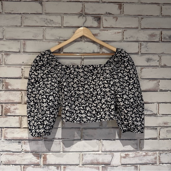 Levi’s Yvie statement blouse black and cream floral puff sleeve top - Picture 2 of 8